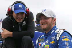 Dale Earnhardt Jr., Hendrick Motorsports Chevrolet, mit Crewchief Greg Ives