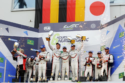Podium: 1. Timo Bernhard, Earl Bamber, Brendon Hartley, Porsche Team; 2. Neel Jani, Andre Lotterer,