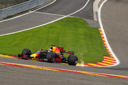 Daniel Ricciardo, Red Bull Racing RB13 sparks