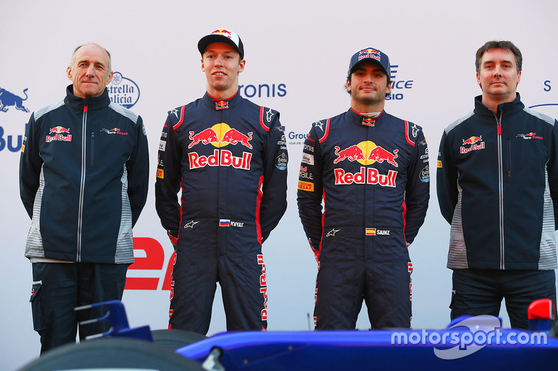Франц Тост, руководитель команды Scuderia Toro Rosso, Даниил Квят, Карлос Сайнс, Scuderia Toro Rosso, Джеймс Ки, технический директор Scuderia Toro Rosso