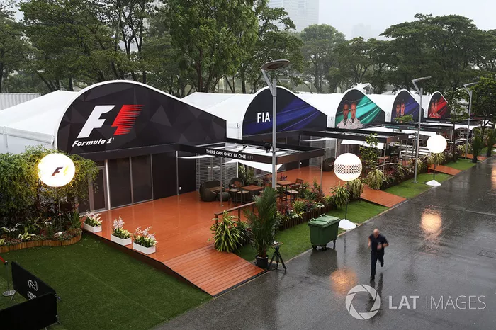 Lluvia en el paddock