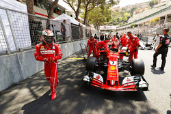 Kimi Raikkonen, Ferrari SF70H, on pole position