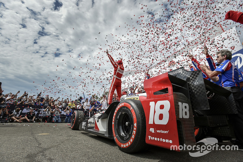 5. Sébastien Bourdais, Dale Coyne Racing Honda, celebra su triunfo