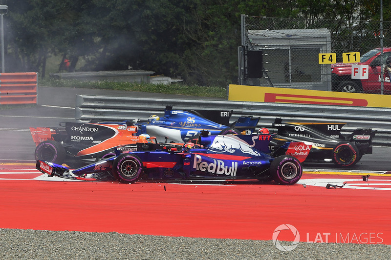 Daniil Kvyat: 16º