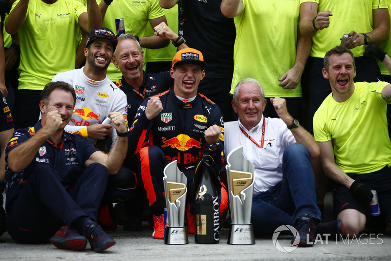 Max Verstappen, Red Bull Racing, race winner, Third place Daniel Ricciardo, Red Bull Racing, Christian Horner, Team Principal, Red Bull Racing, Helmut Markko, Consultant, Red Bull Racing, the Red Bull team celebrate