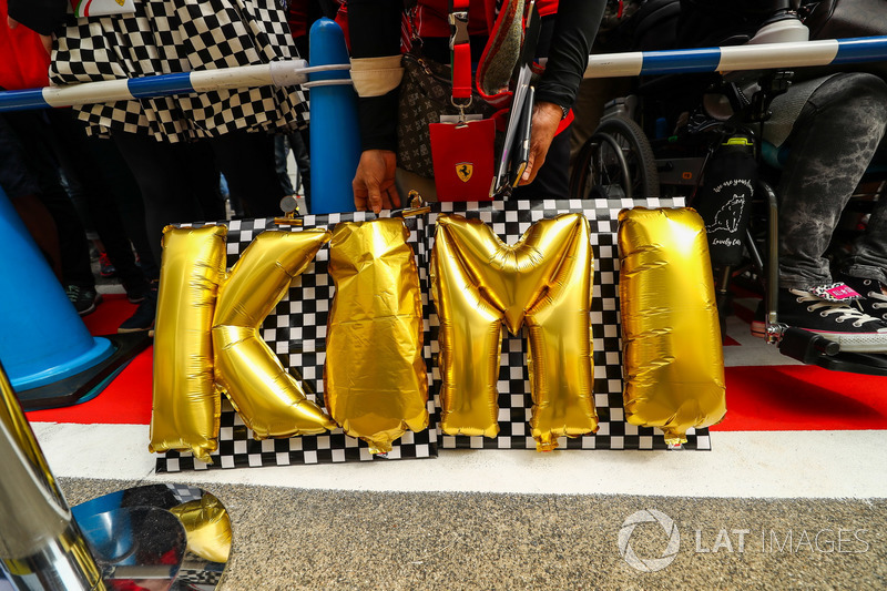 Kimi Raikkonen, Ferrari fans and banner