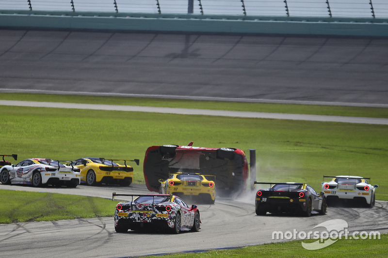 Unfall: #124 Ferrari of Long Island Ferrari 488 Challenge: Jerome Jacalone