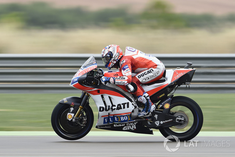 E falando dele, Andrea Dovizioso foi mal. Ele chegou a ser o terceiro, mas com o mau rendimento de sua moto caiu posições e terminou apenas em sétimo. Agora, ele está a 16 pontos de Márquez com quatro GPs para o fim.