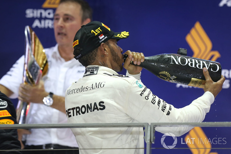 Podium: race winner Lewis Hamilton, Mercedes AMG F1