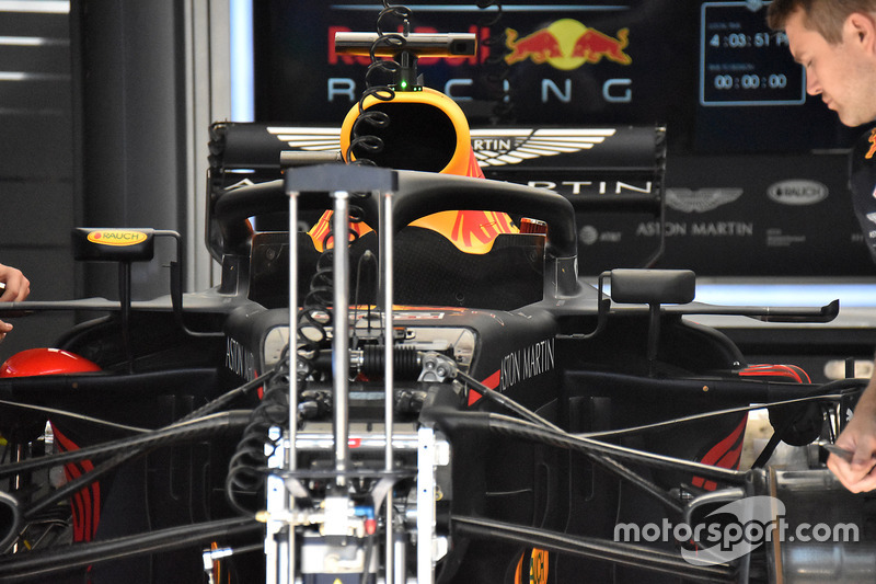 Red Bull Racing RB14, első felfüggesztés