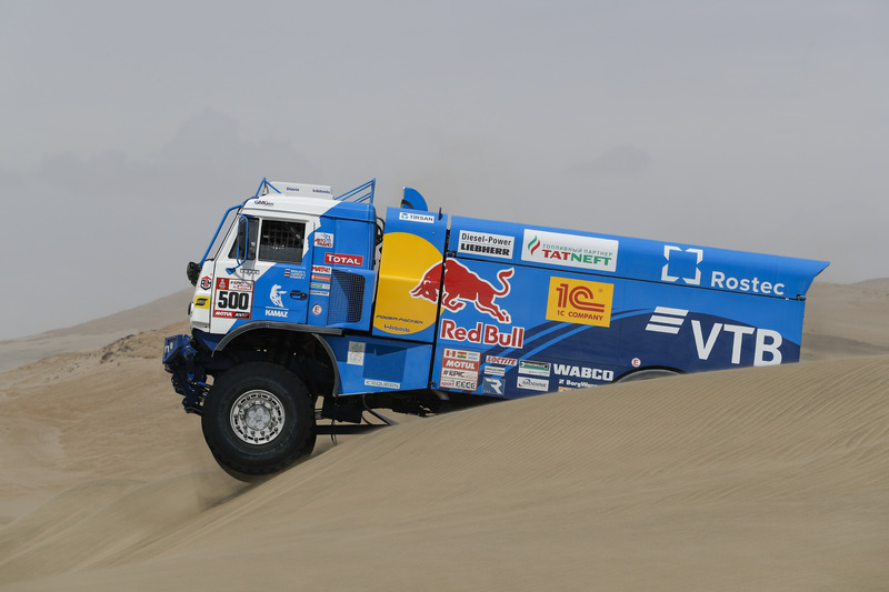 #500 Team Kamaz Master: Eduard Nikolaev, Evgeny Yakovlev, Vladimir Rybakov