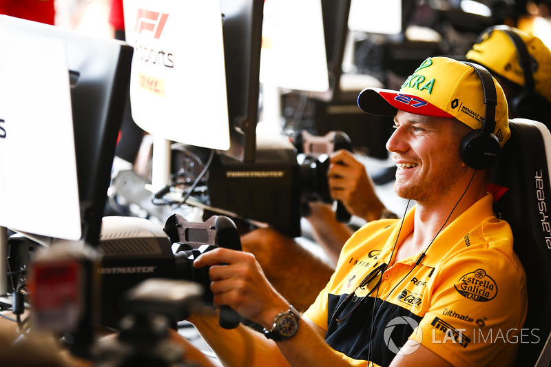 Nico Hulkenberg, Renault Sport F1 Team, tries prova la F1 eSports