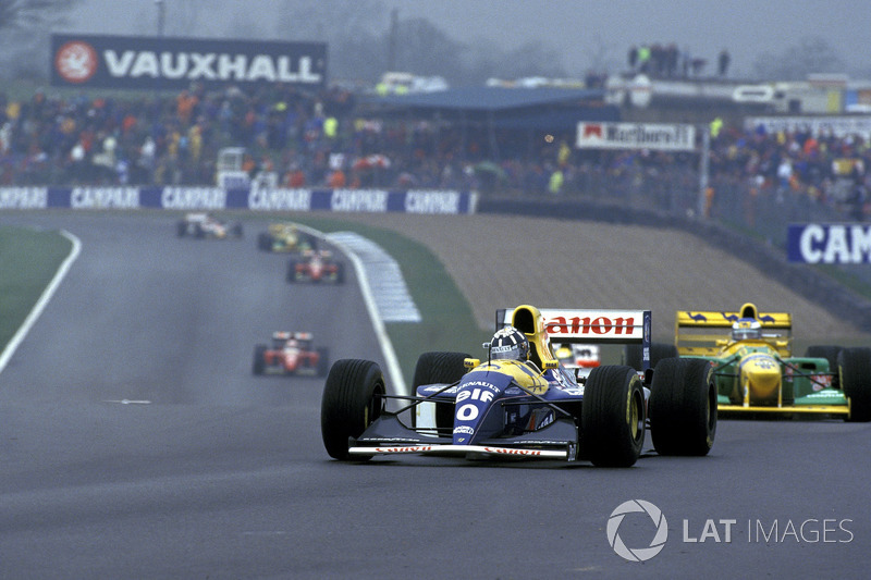 Damon Hill, Williams FW15C, leads Michael Schumacher, Benetton B193