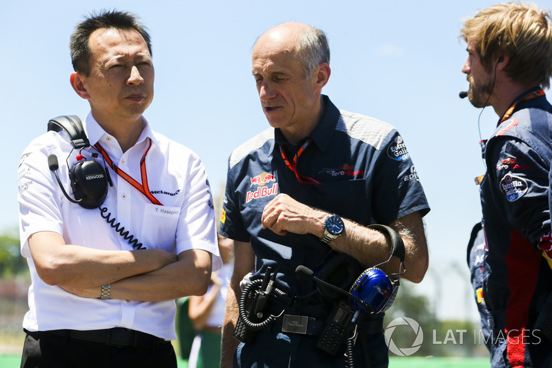 Yusuke Hasegawa, Senior Managing Officer, Honda, with Franz Tost, Team Principal, Scuderia Toro Ross