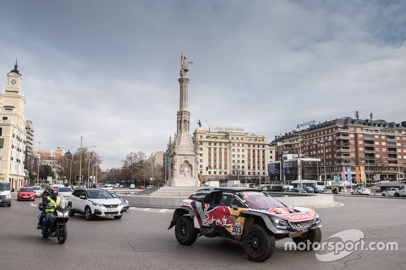 Карлос Сайнс, Лукас Крус, Peugeot Sport на улицах Мадрида