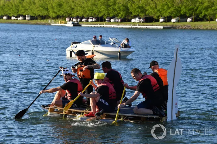 La carrera de balsas