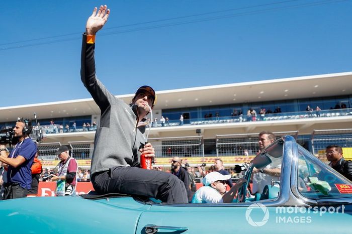 Carlos Sainz Jr., McLaren, en el desfile de pilotos