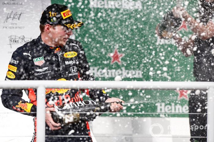 Podio: ganador de la carrera Max Verstappen, Red Bull Racing