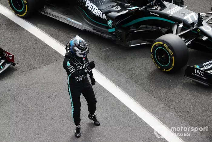 Ganador de la pole Valtteri Bottas, Mercedes AMG F1