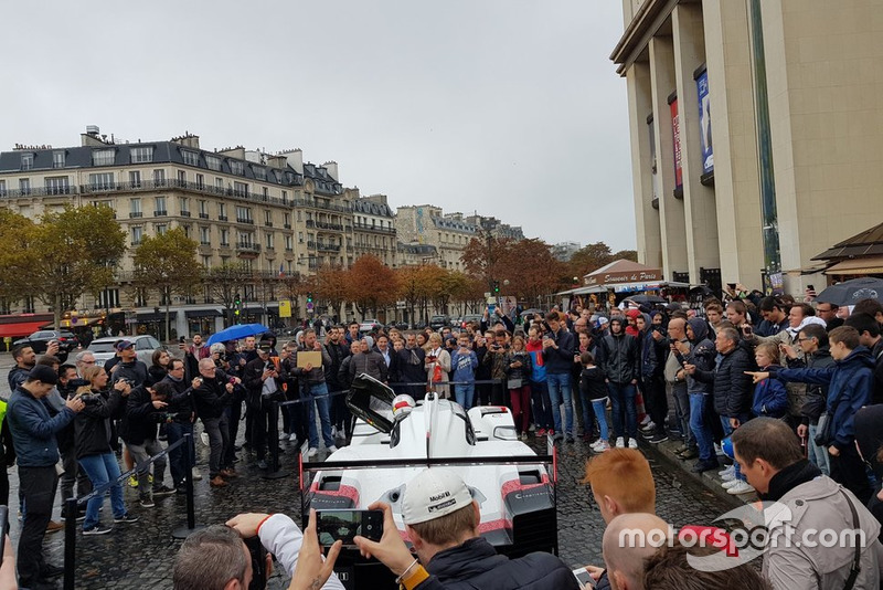 Porsche 919 en las calles de Paris