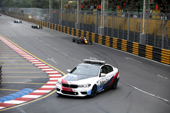 Safety car in pista