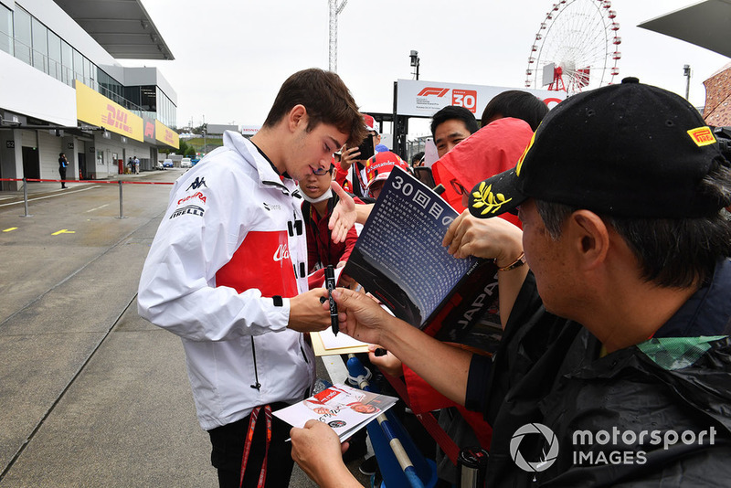 Charles Leclerc, Sauber signs autographs for the fans