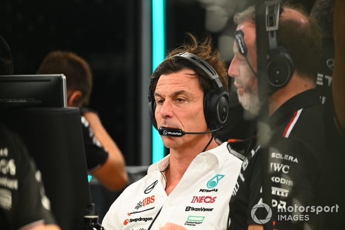 Toto Wolff, director del equipo Mercedes-AMG F1 Team, en el garaje 