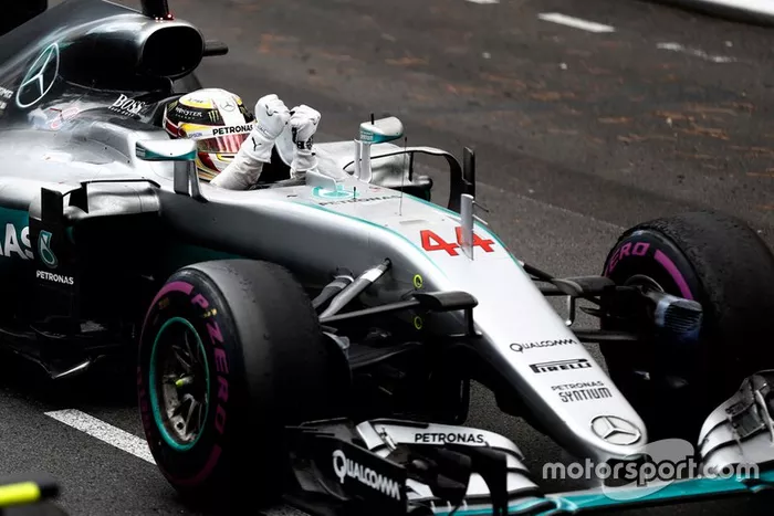 Ganador de la carrera Lewis Hamilton, Mercedes AMG