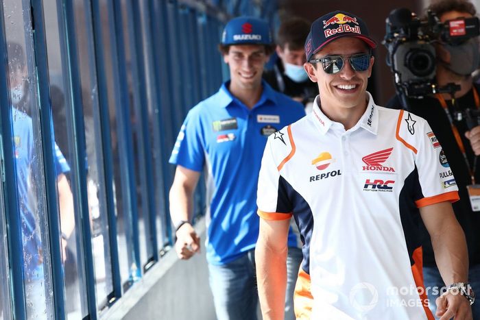 Marc Márquez, Repsol Honda Team, estira el brazo