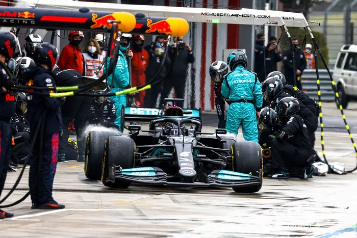 Lewis Hamilton, Mercedes W12 pit stop
