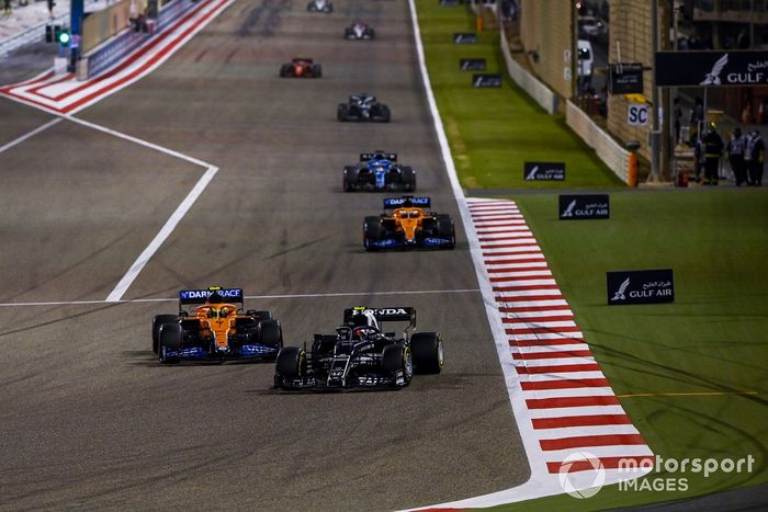 Pierre Gasly, AlphaTauri AT02, Lando Norris, McLaren MCL35M, Daniel Ricciardo, McLaren MCL35M, Fernando Alonso, Alpine A521