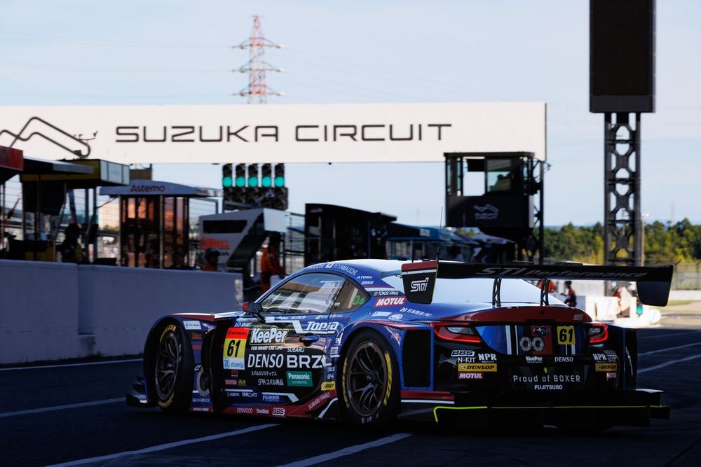 61号車スバルの山内英輝、GT300のポールポジション記録更新に感情が