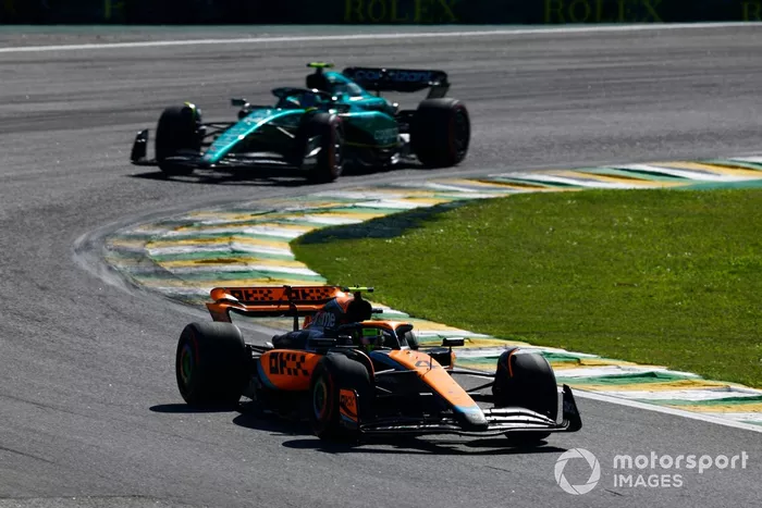 Lando Norris, McLaren MCL60, Fernando Alonso, Aston Martin AMR23
