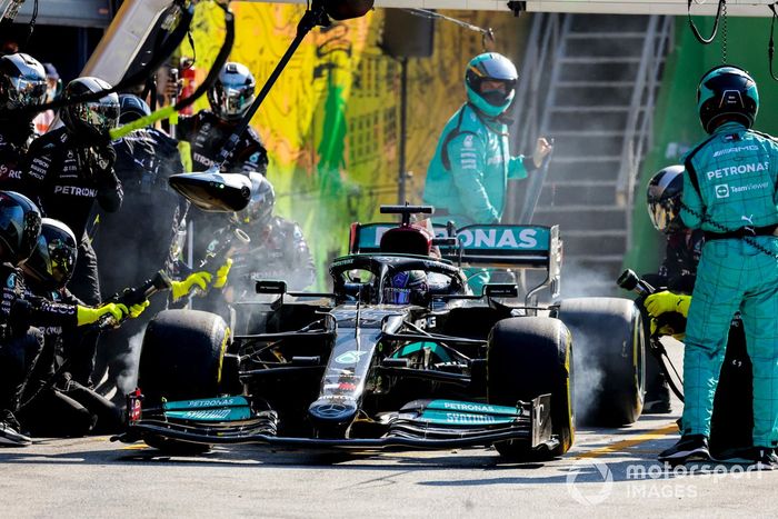 Lewis Hamilton, Mercedes W12, pit stop