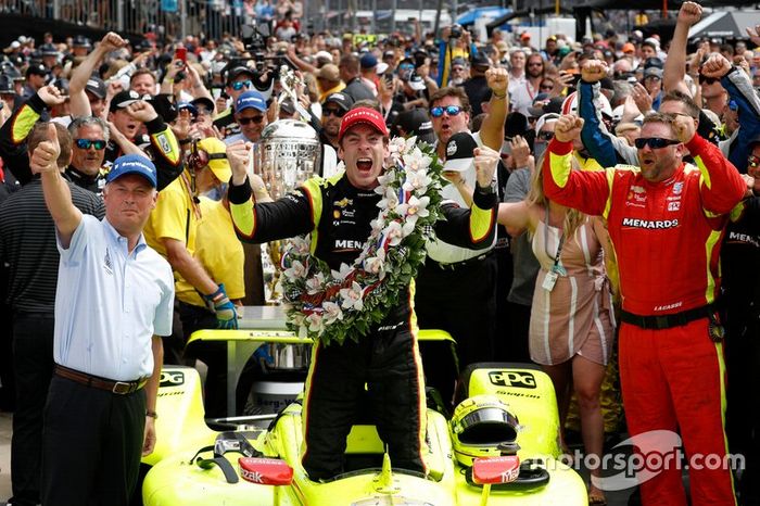 Ganador de la carrera Simon Pagenaud, Team Penske Chevrolet