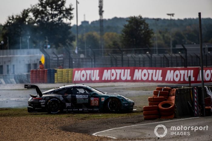 #99 Dempsey-Proton Racing Porsche 911 RSR: Vutthikorn Inthraphuvasak, Lucas Légeret, Julien Andlauer