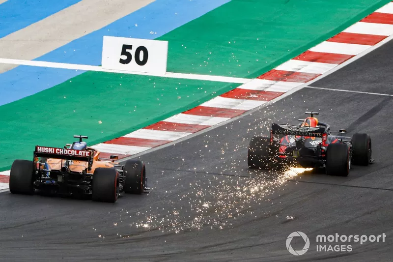 Max Verstappen, Red Bull Racing RB16, Carlos Sainz Jr., McLaren MCL35