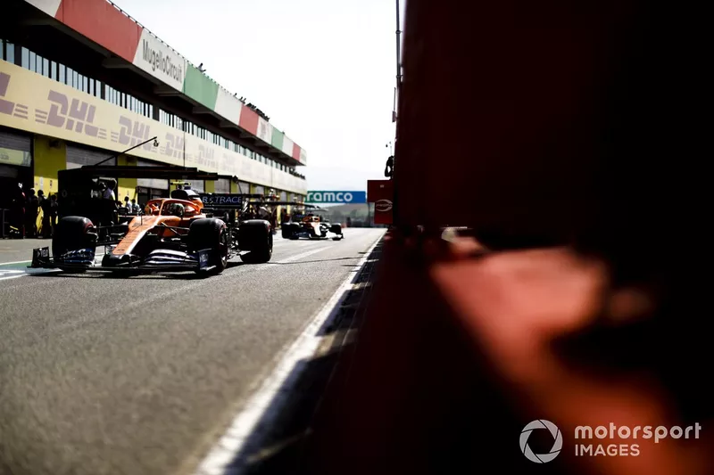 Lando Norris, McLaren MCL35, Carlos Sainz Jr., McLaren MCL35, in pit lane