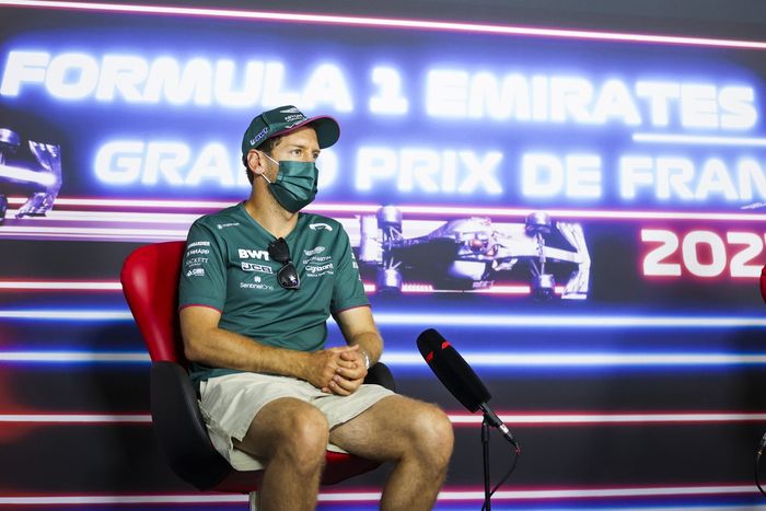Sebastian Vettel, Aston Martin en la conferencia de prensa