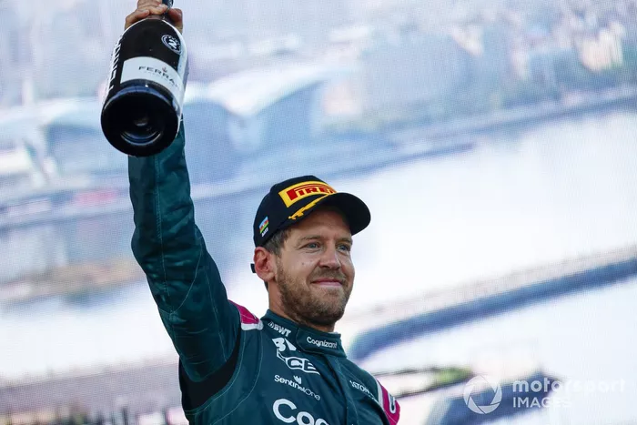 Podio: segundo lugar Sebastian Vettel, Aston Martin