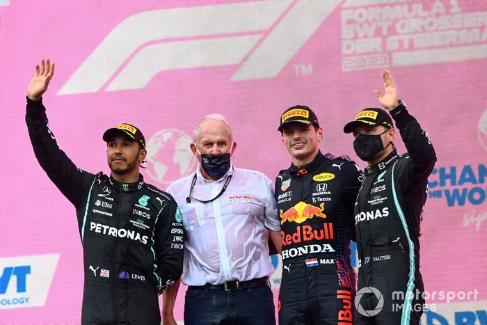 Podio: Helmut Marko, Consultor de Red Bull Racing,  ganador de la carrera Max Verstappen, segundo lugar Lewis Hamilton, Mercedes, tercer lugar Valtteri Bottas, Mercedes