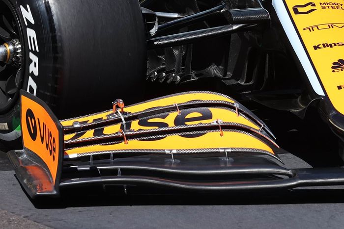 Detalle del alerón delantero del McLaren MCL35M