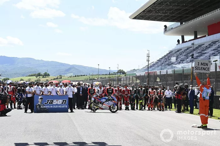 Los pilotos hacen un minuto de silencio para recordar a Jason Dupasquier