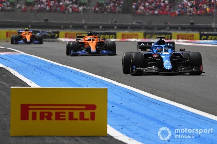 Fernando Alonso, Alpine A521, Daniel Ricciardo, McLaren MCL35M, Lando Norris, McLaren MCL35M
