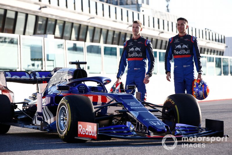 Alexander Albon, Scuderia Toro Rosso STR14 and Daniil Kvyat, Toro Roso STR14
