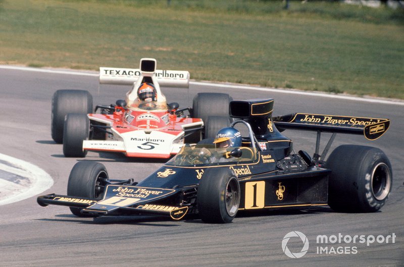 Ronnie Peterson, Lotus 76 Ford suivi par Emerson Fittipaldi, McLaren M23 Ford