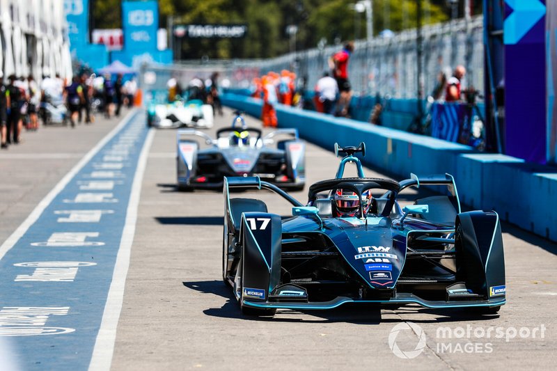 Gary Paffett, HWA Racelab, VFE-05, drives down the pit lane
