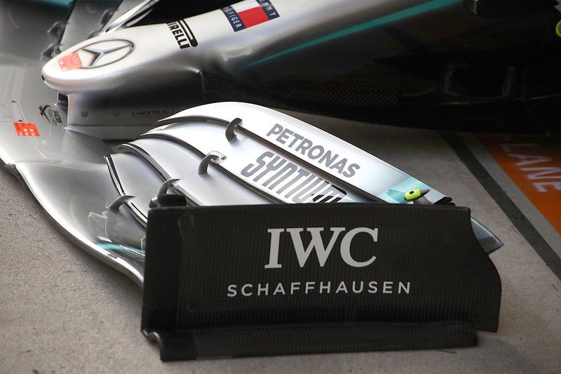 Detalle del alerón delantero del Mercedes AMG F1 W10 