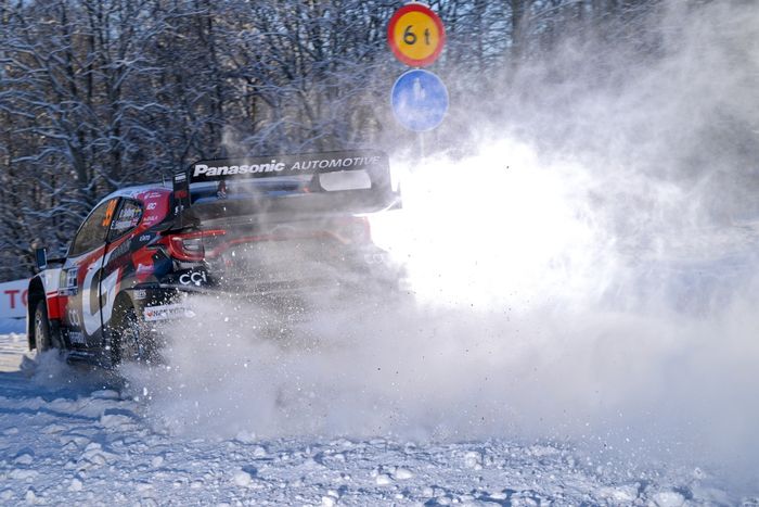 Oliver Solberg, Elliott Edmondson, Toyota Gazoo Racing WRT Toyota GR Yaris Rally1