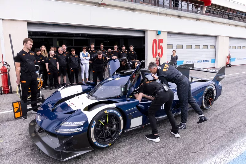 Jacky Ickx, Genesis Magma Racing Genesis